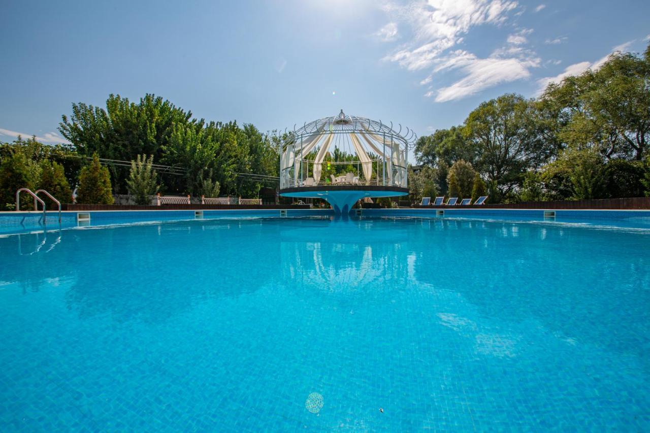 Hotel Legjenda Shkoder Bagian luar foto