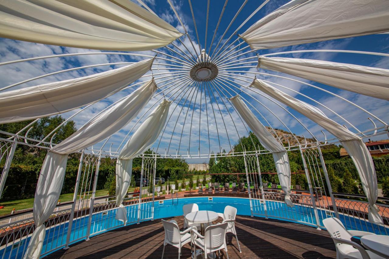 Hotel Legjenda Shkoder Bagian luar foto