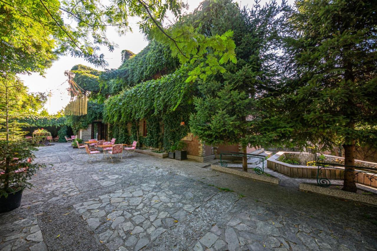 Hotel Legjenda Shkoder Bagian luar foto