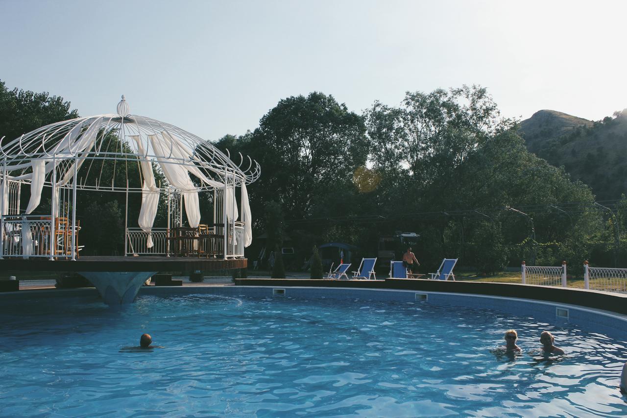 Hotel Legjenda Shkoder Bagian luar foto